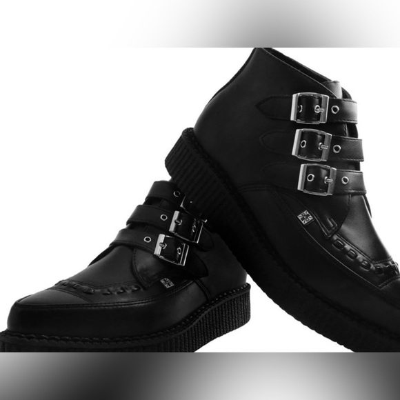 Black TUKskin 3-Buckle Pointed Creeper Boot - Picture 2 of 10